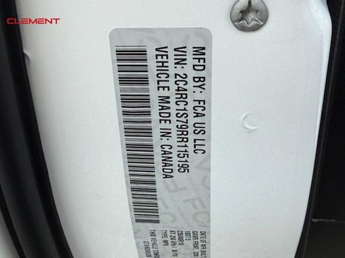 Used 2024 Chrysler Pacifica Limited FWD image 33