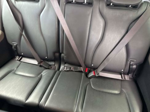 Used 2025 Kia Carnival FWD image 12