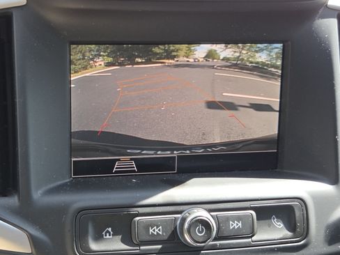 Used 2023 GMC Terrain SLE FWD image 8