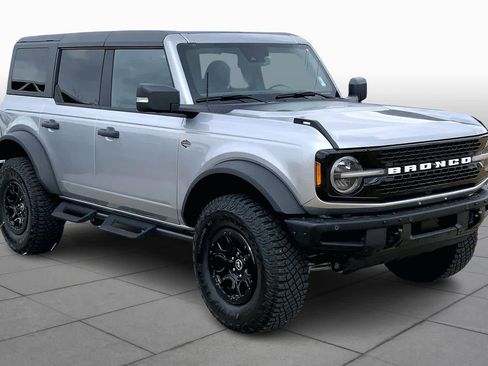 Used 2024 Ford Bronco Wildtrak image 3