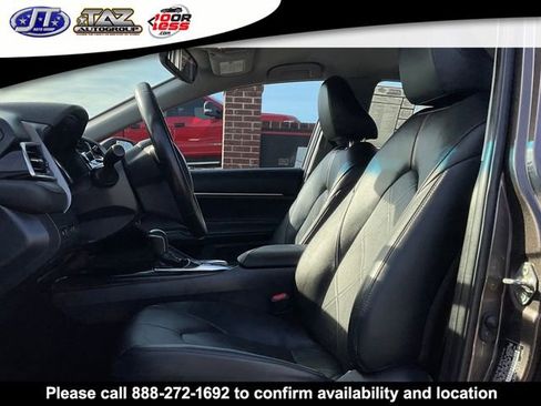 Used 2018 Toyota Camry XLE image 10