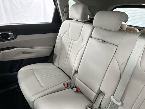 Used 2025 Kia Sorento S image 14