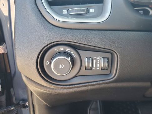 Used 2022 Jeep Renegade Latitude image 18