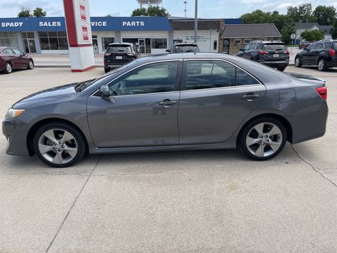 Used 2014 Toyota Camry SE w/ Leather Package FWD image 7