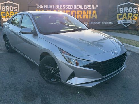 Used 2021 Hyundai Elantra SEL image 2