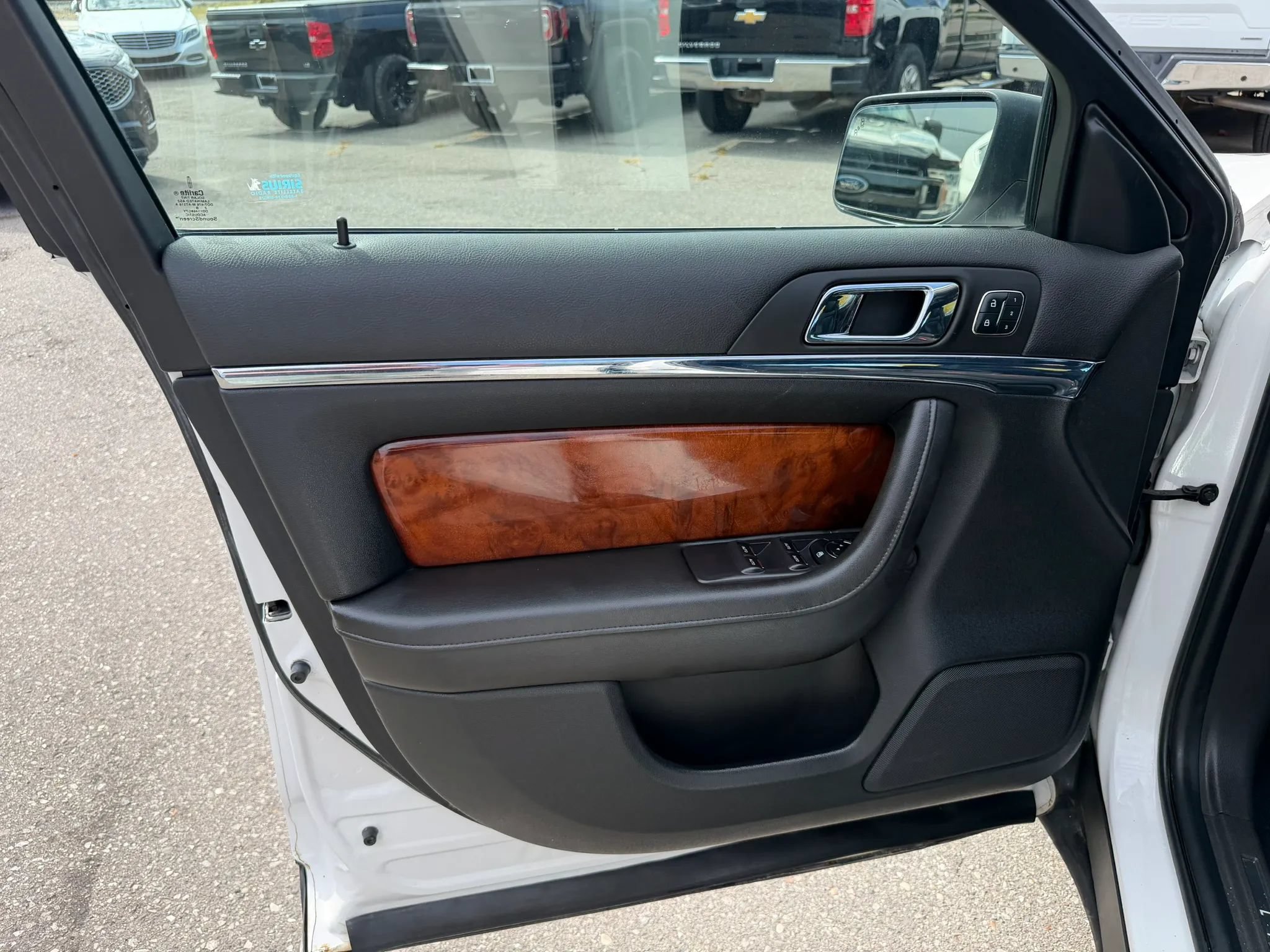 Used 2013 Lincoln MKS AWD image 26