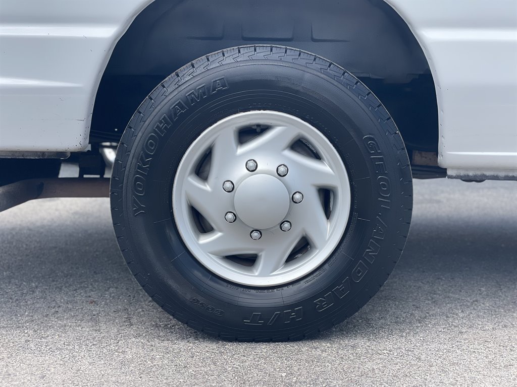 Used 2009 Ford E-250 and Econoline 250 Extended RWD image 28