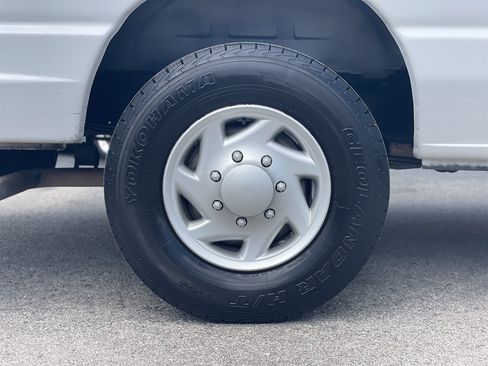 Used 2009 Ford E-250 and Econoline 250 Extended RWD image 28