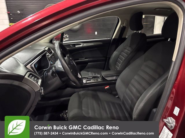 Used 2017 Ford Fusion SE FWD image 11