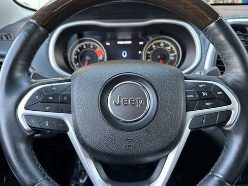 Used 2018 Jeep Cherokee Overland AWD/4WD image 26