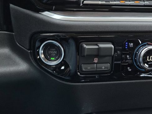 New 2026 GMC Sierra 1500 SLT w/ SLT Premium Package AWD/4WD image 17