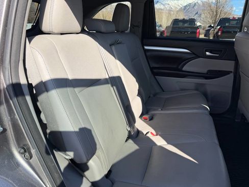 Used 2017 Toyota Highlander XLE image 23