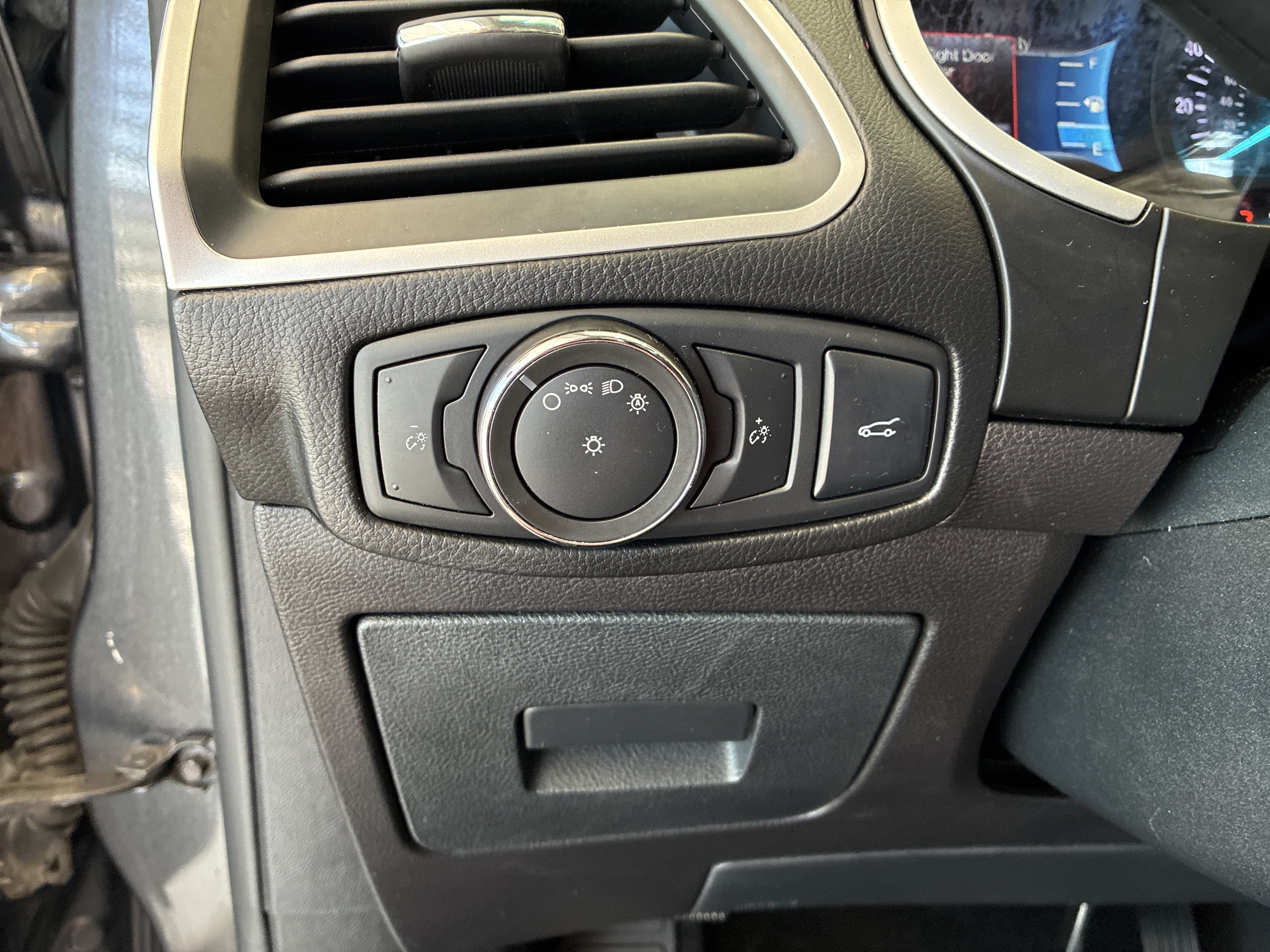 Used 2015 Ford Edge SEL w/ Equipment Group 201A AWD/4WD image 21