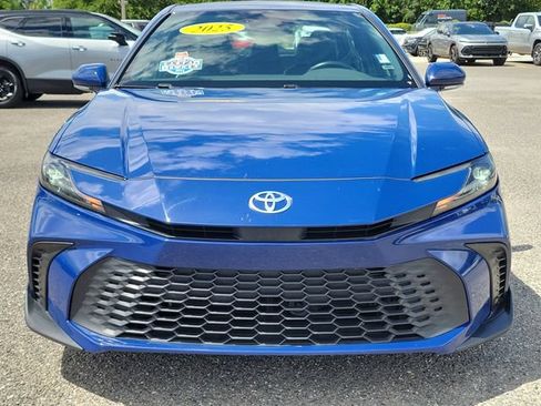 Used 2025 Toyota Camry SE FWD image 7