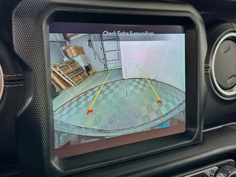 Used 2022 Jeep Wrangler Unlimited Sahara w/ Cold Weather Group image 15