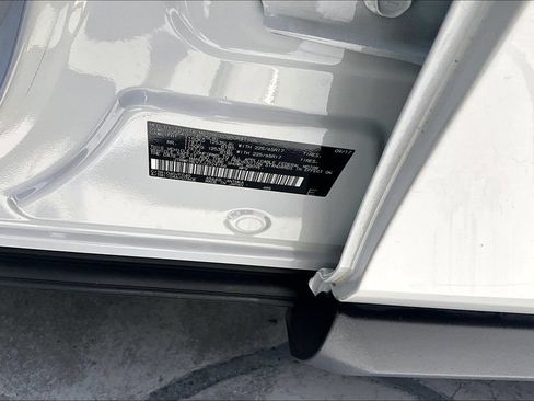 Certified 2018 Toyota RAV4 XLE FWD image 21