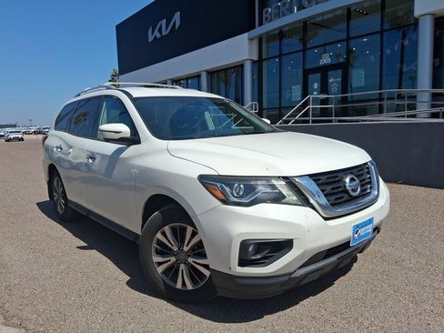 Used 2019 Nissan Pathfinder SL FWD image 1