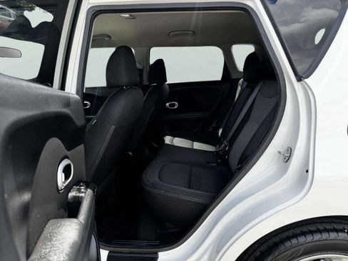 Used 2018 Kia Soul + image 32