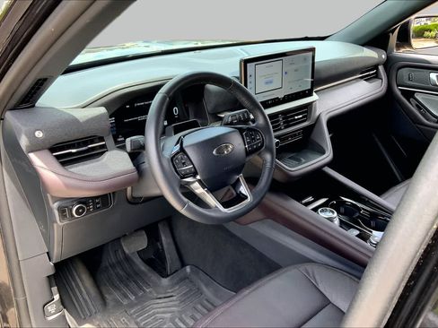 Used 2025 Ford Explorer Platinum w/ Ultimate Package AWD/4WD image 16