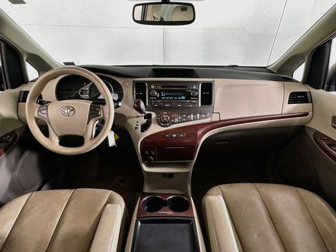 Used 2011 Toyota Sienna XLE FWD image 31