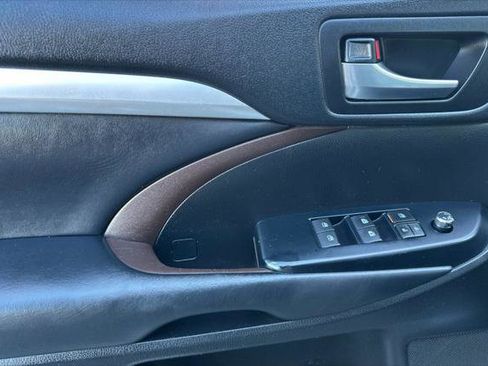 Certified 2019 Toyota Highlander XLE image 13