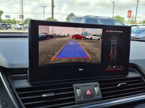 Used 2022 Audi SQ5 Premium w/ Convenience Package image 25