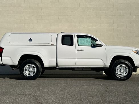 Used 2021 Toyota Tacoma SR image 3