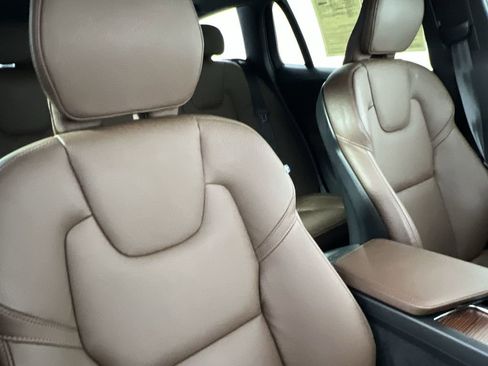 Certified 2025 Volvo V60 B5 Cross Country Plus image 25