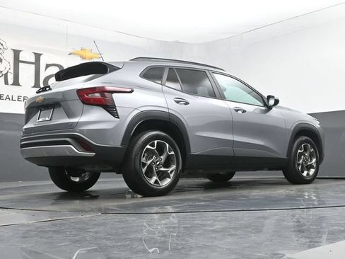 Used 2025 Chevrolet Trax LT w/ Driver Confidence Package FWD image 35