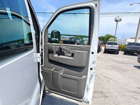 Used 2017 Chevrolet Express 2500 RWD image 12