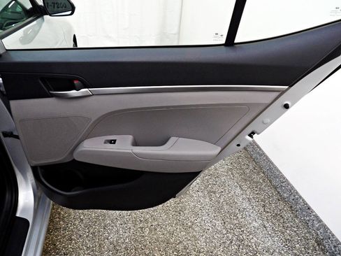 Used 2019 Hyundai Elantra SE FWD image 12
