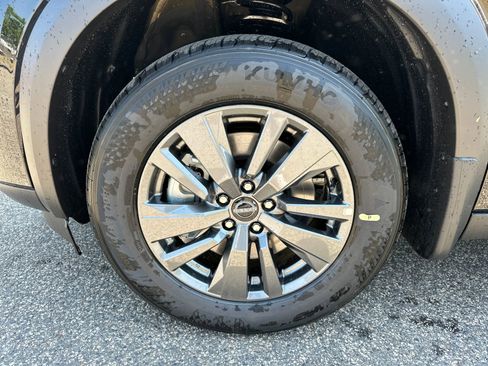 New 2026 Nissan Pathfinder SV w/ SV Premium Package FWD image 9