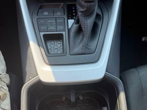 Used 2025 Toyota RAV4 XLE AWD/4WD image 27