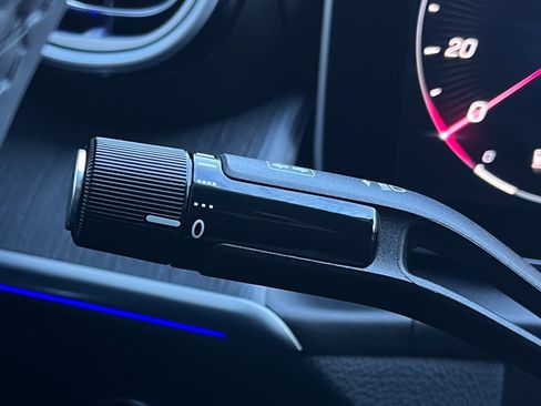 Used 2025 Mercedes-Benz GLC 300 4MATIC image 39