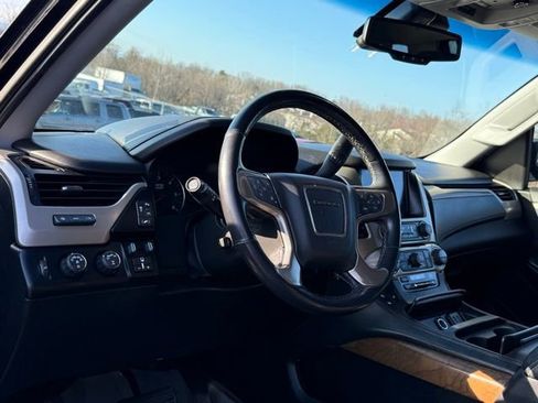 Used 2019 GMC Yukon XL Denali image 2