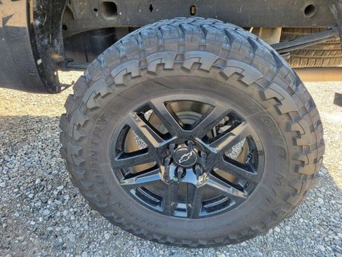Used 2024 Chevrolet Silverado 1500 LT Trail Boss w/ Convenience Package II AWD/4WD image 5