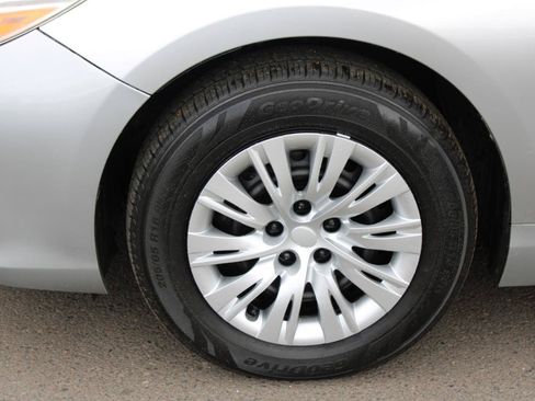 Used 2015 Toyota Camry LE FWD image 16