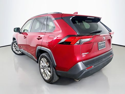 Used 2020 Toyota RAV4 XLE Premium image 5