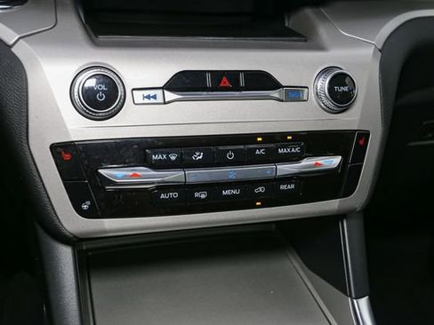 Used 2023 Ford Explorer XLT w/ Equipment Group 202A AWD/4WD image 26