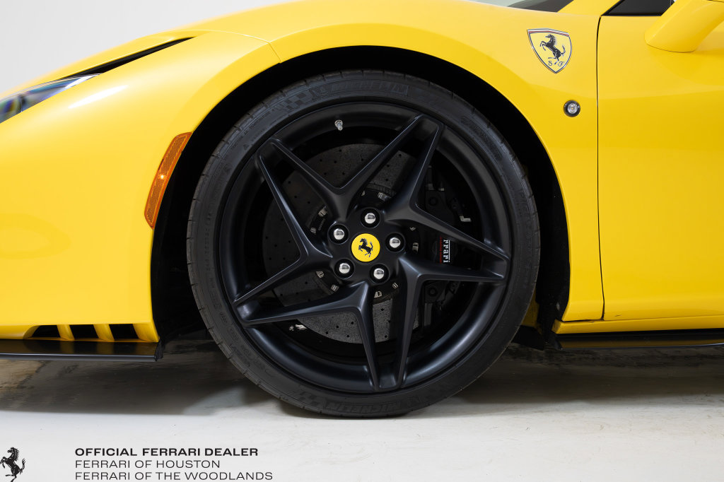 Used 2021 Ferrari F8 Tributo RWD image 17