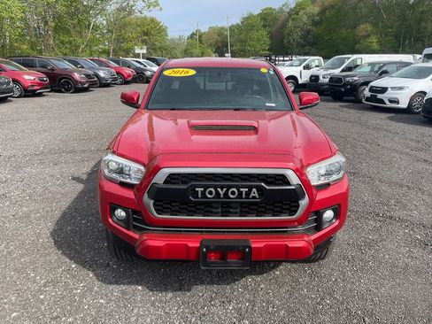 Used 2016 Toyota Tacoma TRD Sport AWD/4WD image 3
