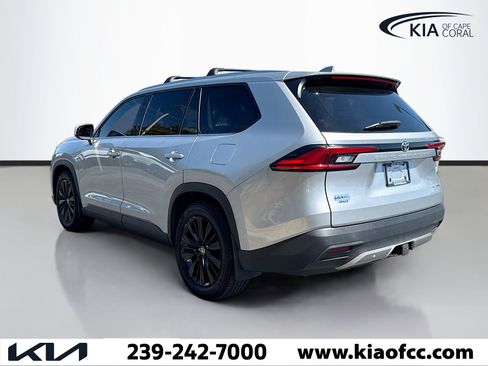 Used 2024 Toyota Grand Highlander AWD image 4