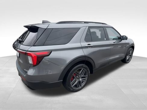 Used 2025 Ford Explorer ST-Line w/ ST-Line Street Pack AWD/4WD image 9