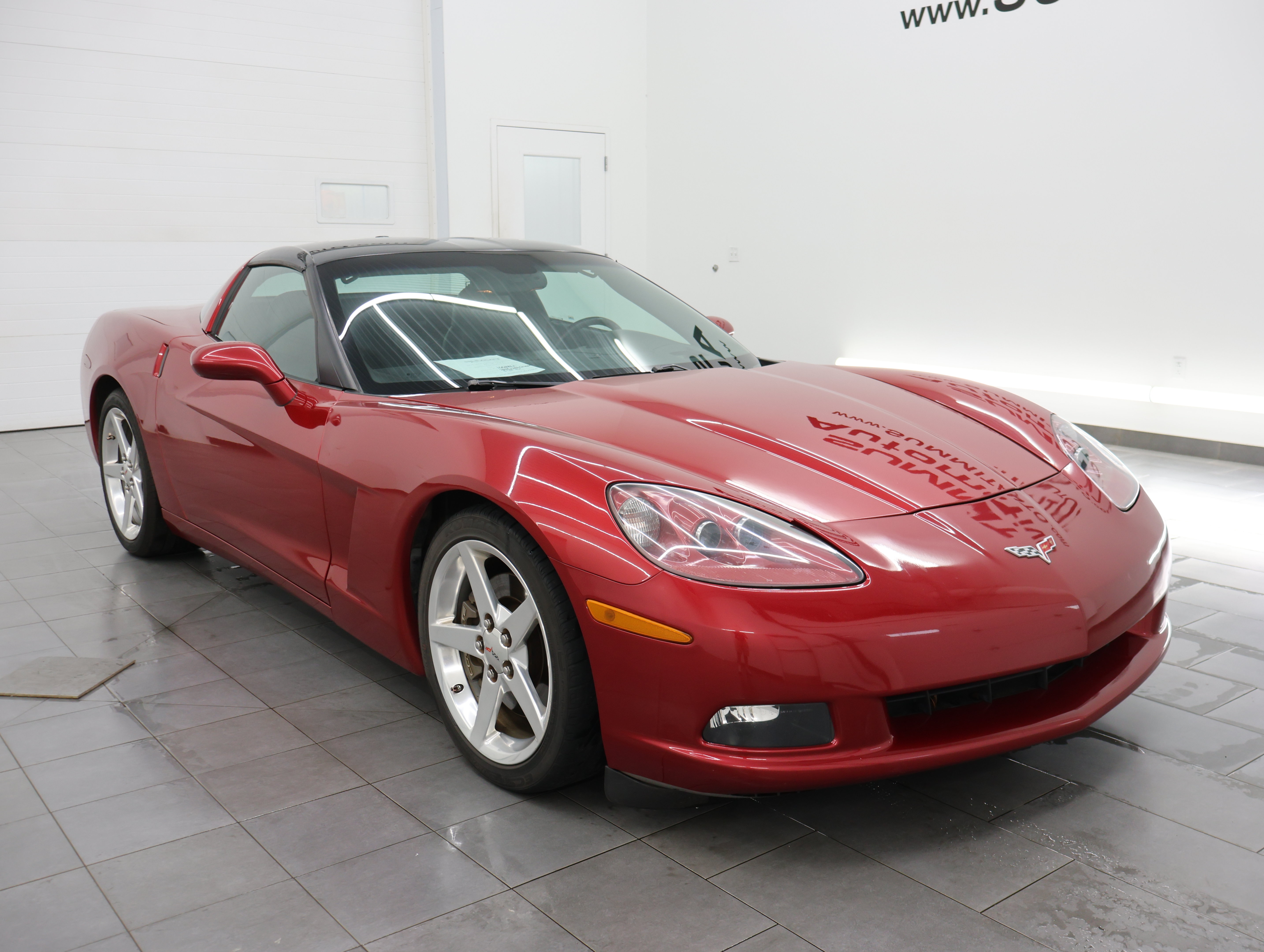 Used 2005 Chevrolet Corvette Coupe w/ Preferred Equipment Group RWD image 2
