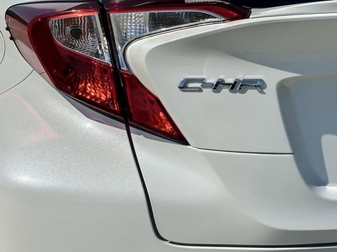 Certified 2021 Toyota C-HR LE image 25