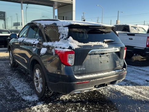 Used 2023 Ford Explorer XLT w/ Equipment Group 202A image 5
