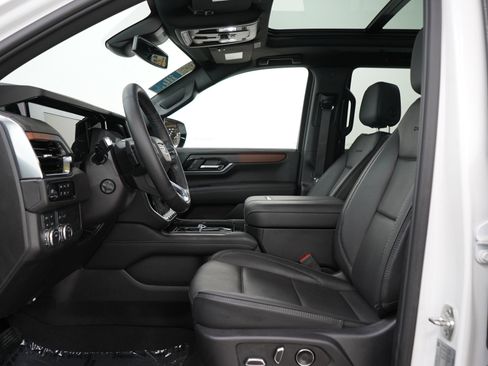 Used 2025 GMC Yukon Denali w/ Sun & Power Step Package AWD/4WD image 24
