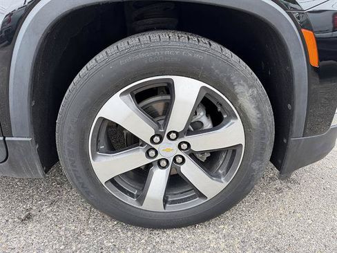 Used 2023 Chevrolet Traverse LT w/ LT Premium Package AWD/4WD image 8