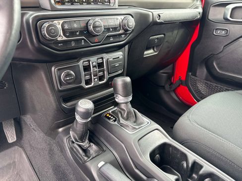 Certified 2022 Jeep Gladiator Willys image 25