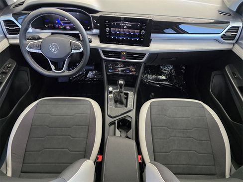 New 2025 Volkswagen Taos SE image 19